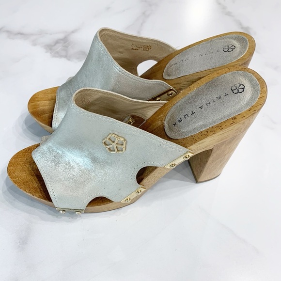 Trina Turk Palm Springs Metallic Silver Mules - Picture 4 of 5